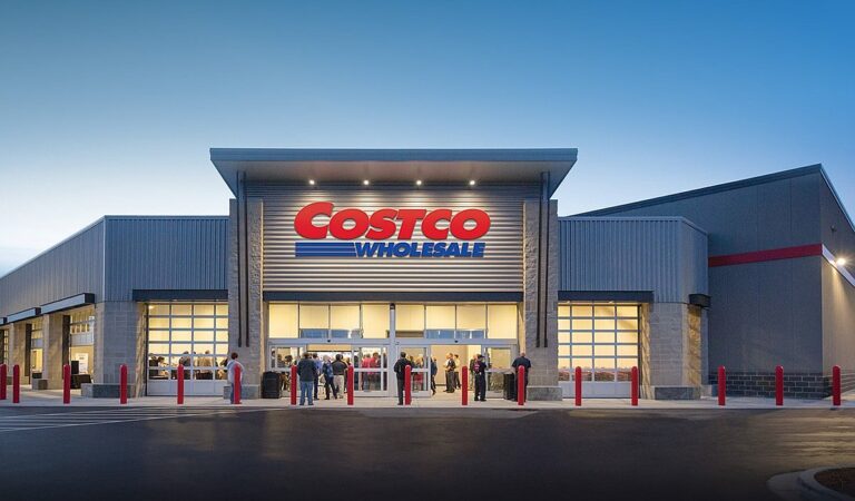 COST Crushes Q3: Are You Ready for This Dip-Buying Opportunity?