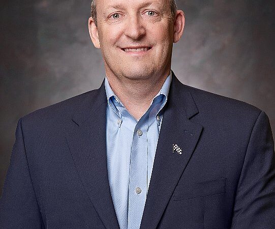 Advance Auto Parts: Executives Cashing In While the Ship Sinks? Unpacking the SEC Docs.